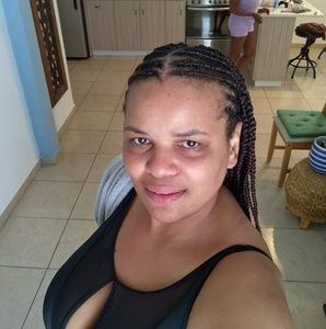 Meet your Posher, Trenia